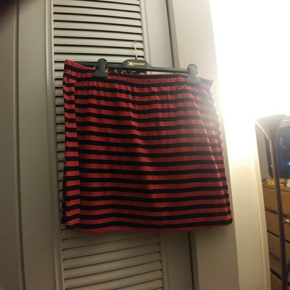 Mini skirt - Picture 3 of 3